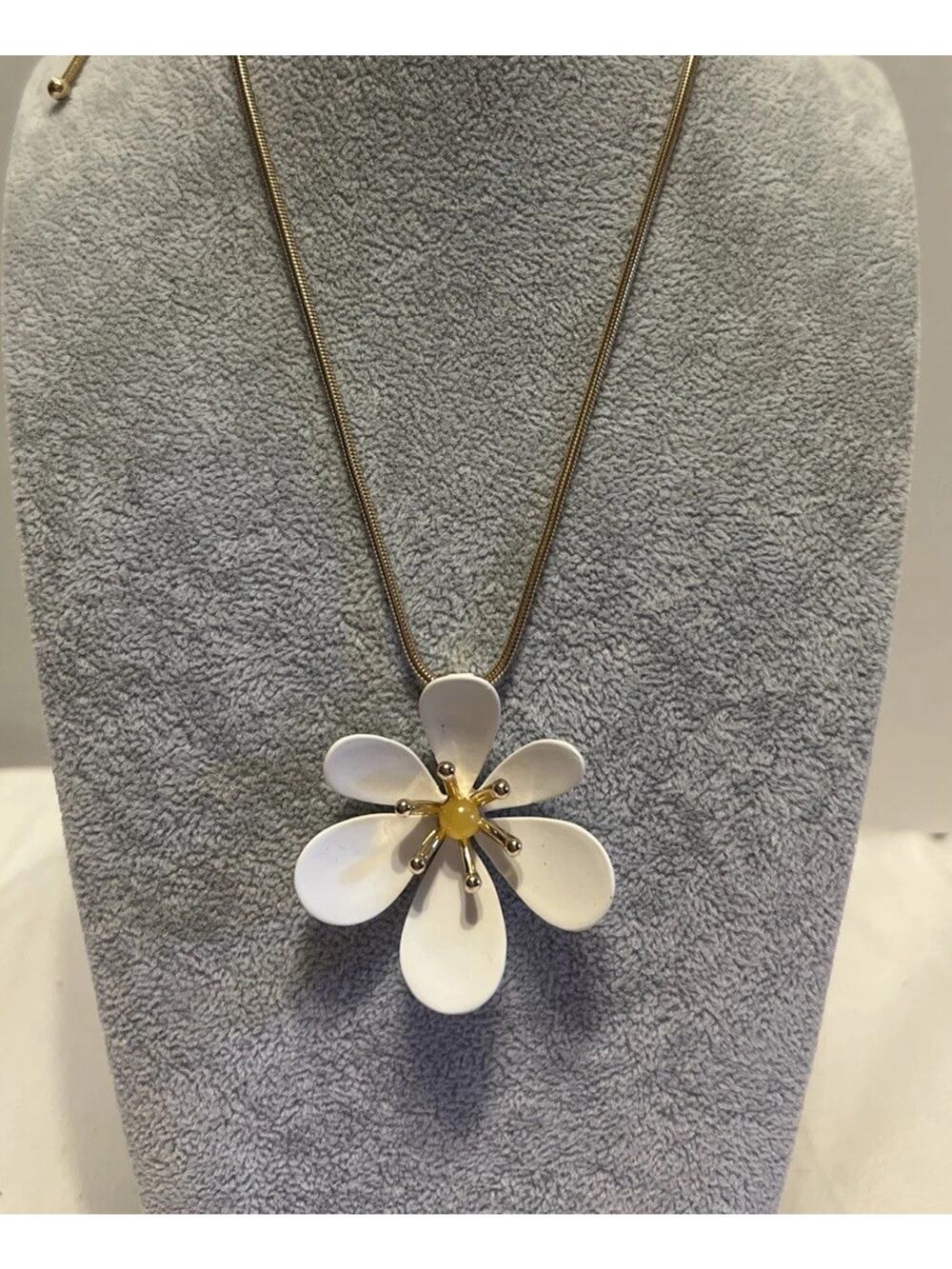 G by Gennaro Gold Tone Necklace With Daisy Pendant Statement Fashion 24” NEW